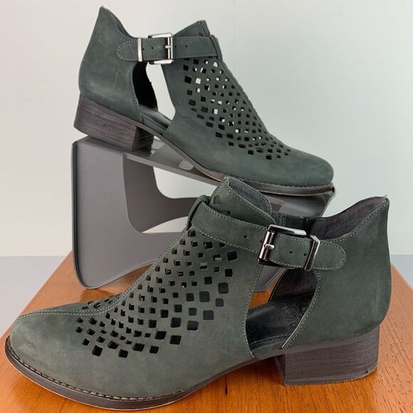 VINCE CAMUTO Cadey Gray Perforated Nubuck Leather Ankle Bootie Buckle US 8.5 - Picture 1 of 10
